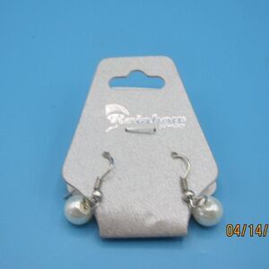 💥5/$10💥 Pearl earrings silver-tone ✨️